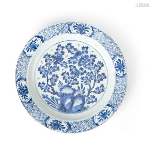 LARGE BLUE AND WHITE 'FLOWER' PLATE QING DYNASTY, KANGXI PER...