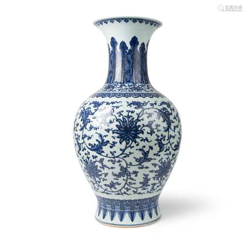 LARGE BLUE AND WHITE 'LOTUS' VASE QING DYNASTY, 18TH-19TH CE...