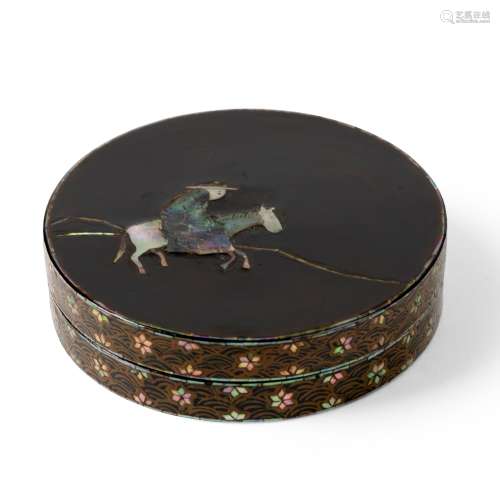 MOTHER-OF-PEARL INLAID LACQUER CIRCULAR BOX AND COVER 20TH C...