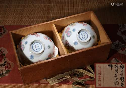 梅花草堂藏品PAIR OF CHINESE PORCELAIN FAMILLE ROSE ROUND FLO...