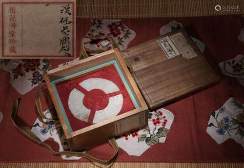 梅花草堂藏品THREE CHINESE ANCIENT WHITE JADE BI DISC PLAQUES