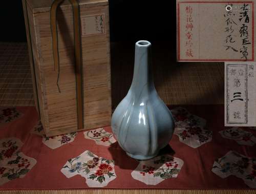 梅花草堂藏品CHINESE PORCELAIN CELADON GLAZE VASE