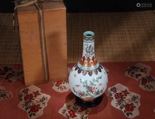 梅花草堂藏品CHINESE PORCELAIN FAMILLE ROSE FLOWER VASE