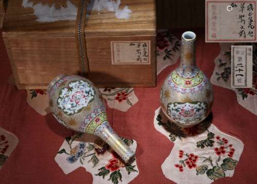 梅花草堂藏品PAIR OF CHINESE PORCELAIN FAMILLE ROSE FLOWER VA...