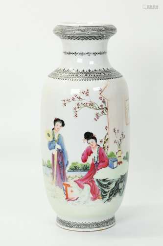 Chinese Beautiful Ladies Porcelain Vase