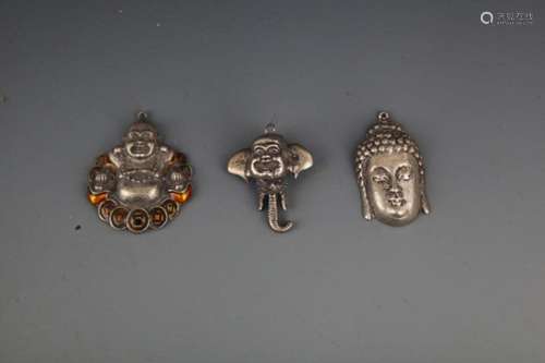 GROUP OF THREE SMALL BUDDHA PENDANT