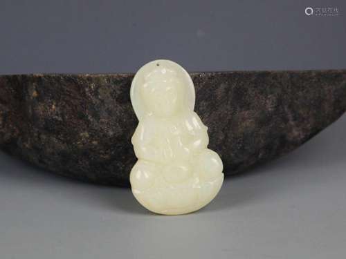 A FINE PALE CELADON JADE PENDANT