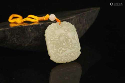 A FINELY CARVED HETIAN JADE PENDANT