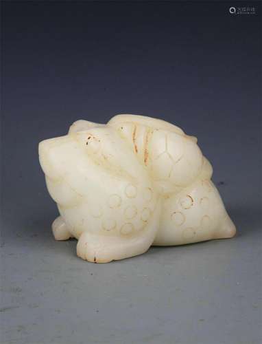 A LARGE JADE IN FIGURE OF MONEY TOAD