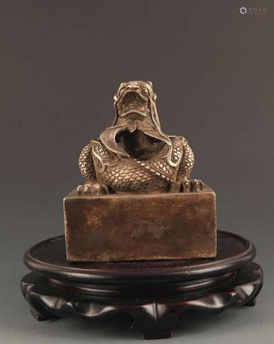 A DRAGON CARVING BRONZE SEAL