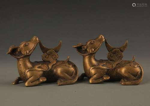 PAIR OF BRONZE COW FIGURE BRONZE PAPER WEIGHT