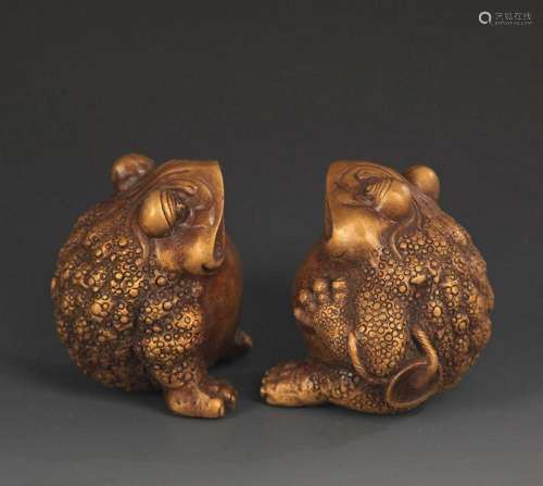 PAIR OF FINE BRONZE GOLD TOAD PAPER WEIGHT