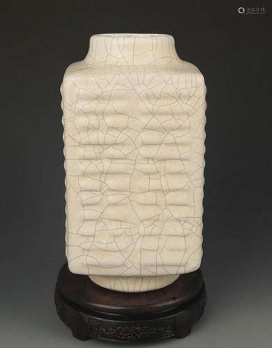 GUAN KILN WHITE COLOR ZONG STYLE VASE