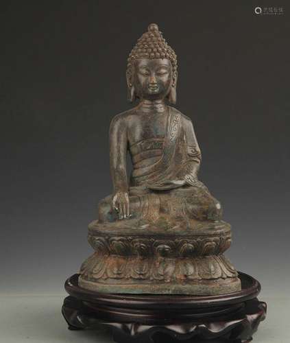 A FINE BHAISAJYAGURU BUDDHA STATUE