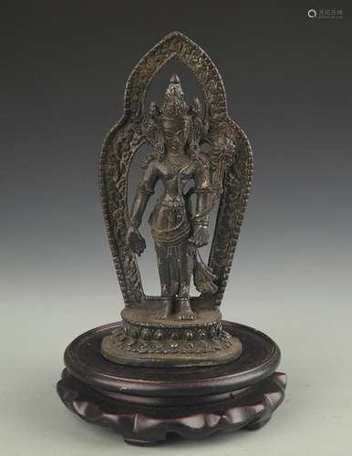 A FINE BRONZE GREEN TARA STATUE