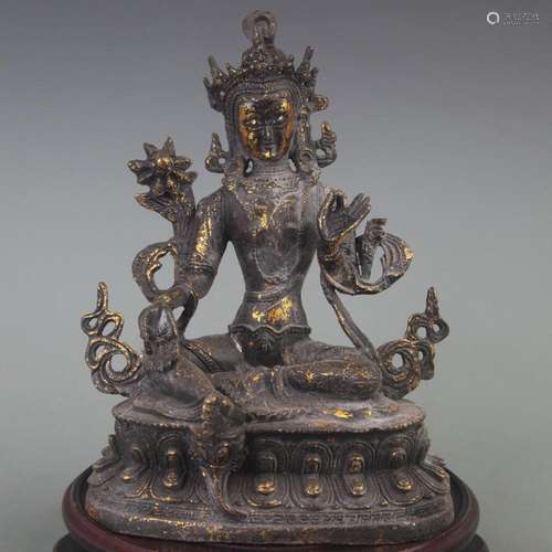 A FINE GILT BRONZE GREEN TARA STATUE