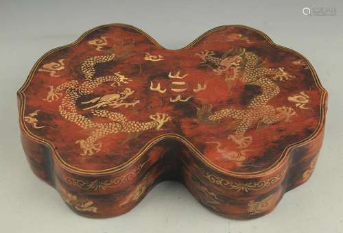 A GILT LACQUER DOUBLE DRAGON PAINTED WOODEN BOX