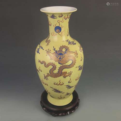 FAMILLE ROSE DRAGON PATTERN PORCELAIN VASE