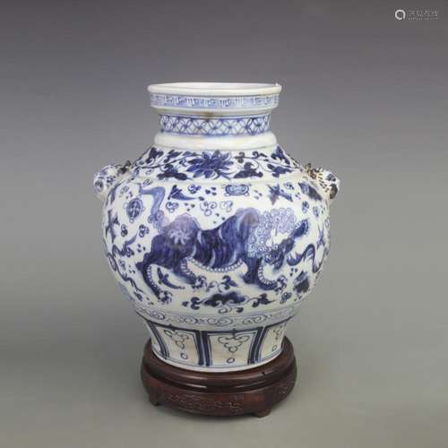 BLUE AND WHITE ANIMAL PATTERN PORCELAIN VASE