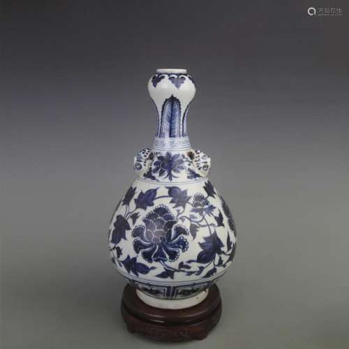 BLUE AND WHITE GARLIC HEAD STYLE PORCELAIN BOTTLE