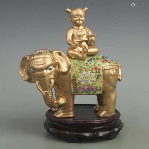 FAMILLE ROSE ELEPHANT WITH GIRL PATTERN STATUE DECORATION