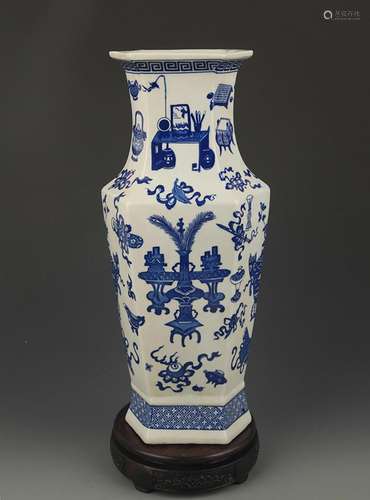 BLUE AND WHITE FLOWER PATTERN SIX SIDE PORCELAIN VASE