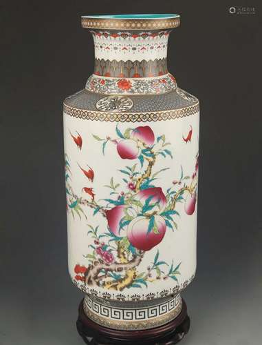 LARGE FAMILLE ROSE FLOWER PATTERN PORCELAIN VASE