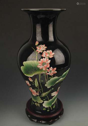 FAMILLE ROSE LOTUS PATTERN GUAN YIN VASE