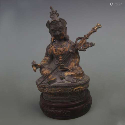 A FINE GITL BRONZE PADMASAMBHAVA BUDDHA STATUE