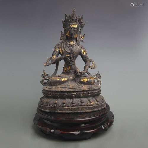 A FINE GILT BRONZE VAJRASATTVA STATUE