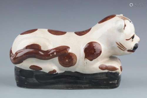 A CI ZHOU KILN TIGER SHAPED PORCELAIN PILLOW