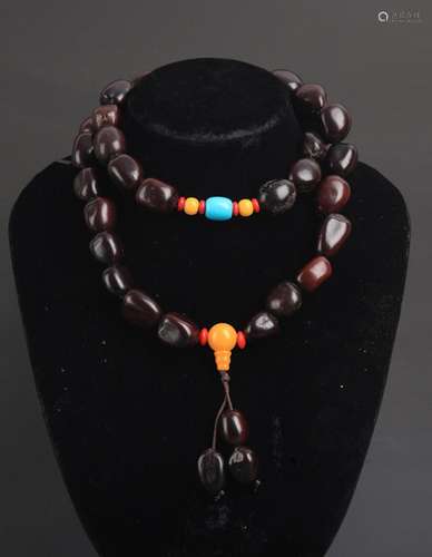 A FINE PU TI SEED PRAYER BEADS NECKLACE