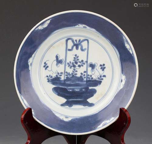 BLUE AND WHITE FLOWER PATTERN PLATE