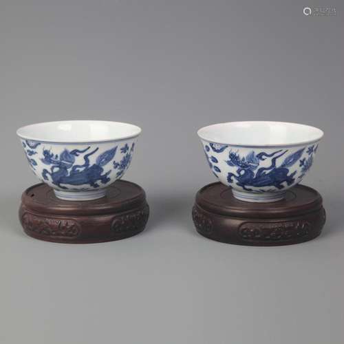 RARE PAIR OF BLUE AND WHITE FLOWER PATTERN PORCELAIN BOWL