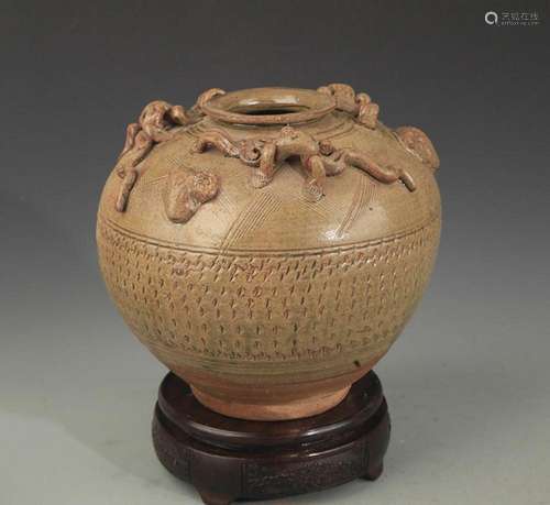 A CI ZHOU KILN ROUND PORCELAIN JAR