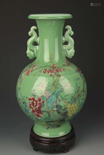 GREEN GROUND FAMILLE ROSE PEONY PATTERN VASE