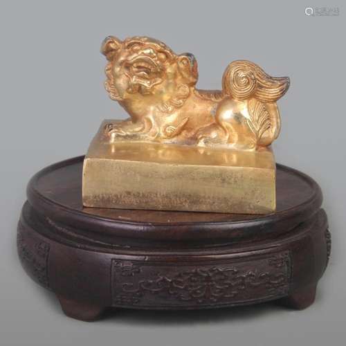 A FINE GILT BRONZE RUI SHOU FIGURE BRONZE SEAL