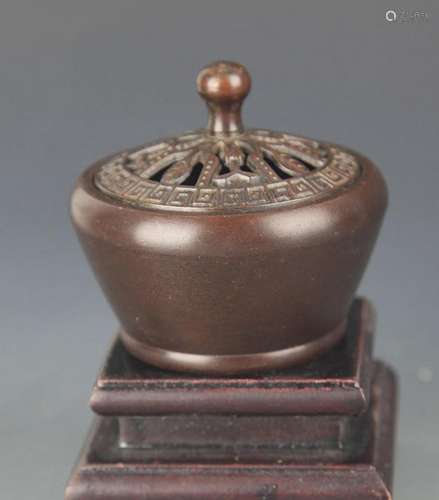 A FINELY CARVED BRONZE INCENSE BURNER