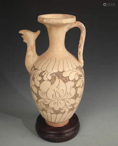 A CI ZHOU KILN FLOWER CARVING PHOENIX DEAD EWER