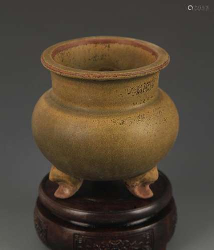 A YUE YAO KILN TEA COLOR GLAZED THREE FOOT CENSER