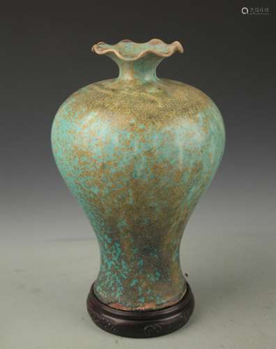 A LU JUN KILN FLOWER TOP MEI STYLE VASE