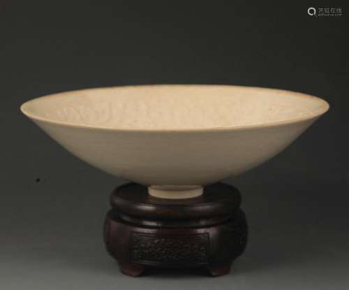 A DING KILN FLOWER CARVING PORCELAIN BOWL