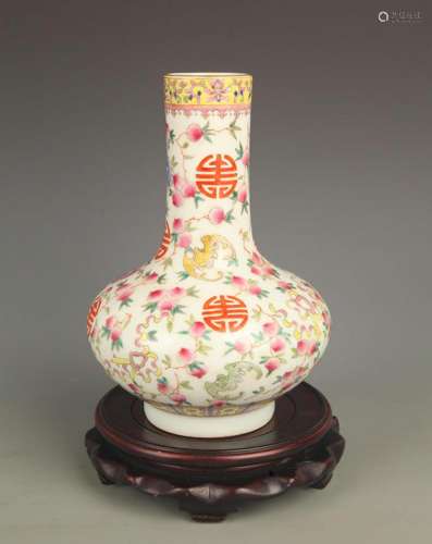 FINELY PAINTED FAMILLE-ROSE LONG NECK JAR