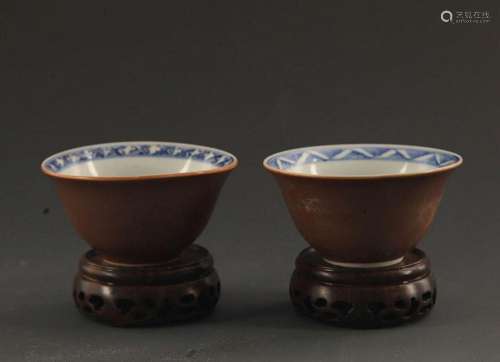 PAIR OF SOUCE COLOR GLAZED, BLUE AND WHITE PORCELAIN CUP