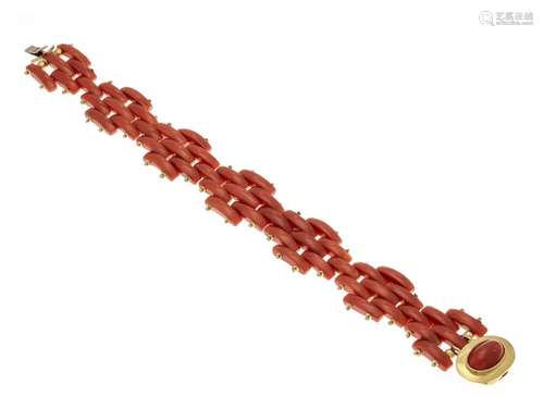 Coral bracelet with box clasp a