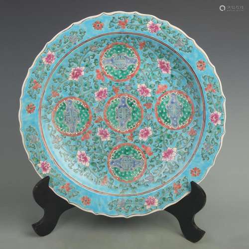 A LARGE BLUE COLOR FLOWER PATTERN PORCELAIN PLATE