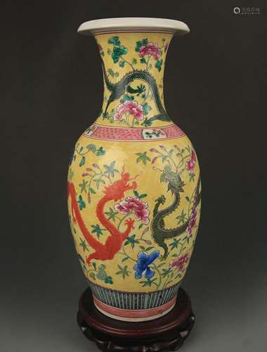 YELLOW GLAZED FAMILLE VERTE DRAGON PATTERN PORCELAIN VASE