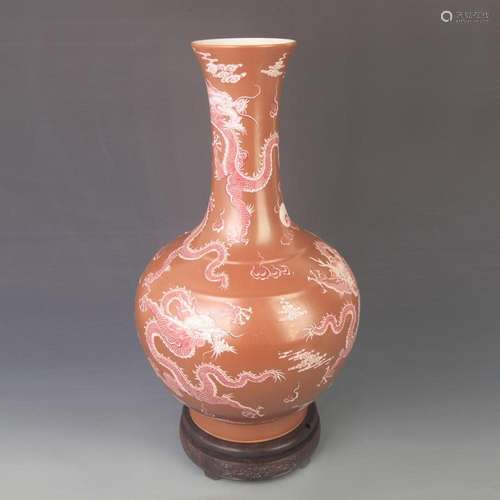 A SAUCE COLOR GROUND FAMILLE ROSE PORCELAIN VASE