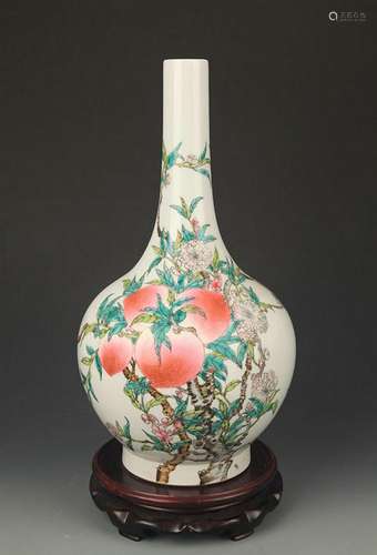 FAMILLE ROSE PEACH PATTERN MOON STYLE VASE