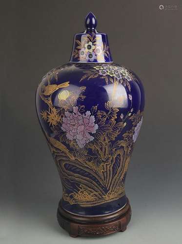 A LARGE DARK BLUE GLAZE GILT BIRD PAINTED MEI STYLE VASE